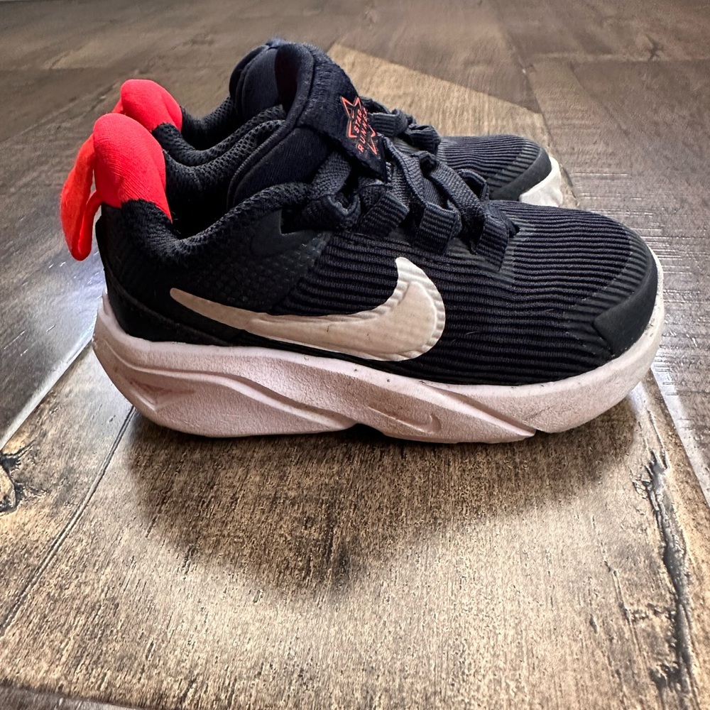 Nike  Star Runner 4 baby/toddler shoes. Size 5C navy blue/red